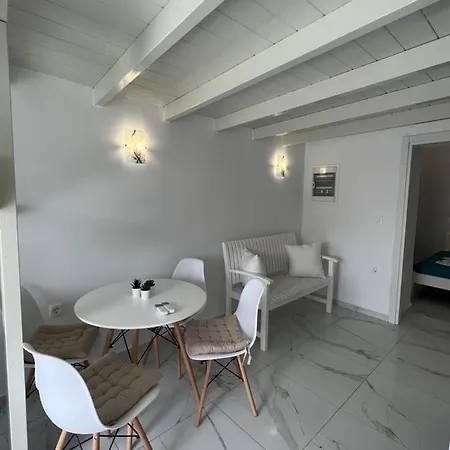 Pavlina Karterados (Santorini)