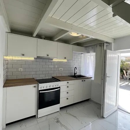 Pavlina Πανσιόν 4*