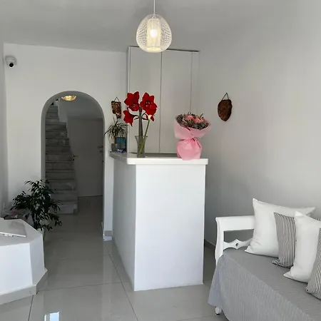 Pavlina 3* Karterados (Santorini)