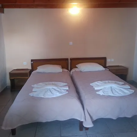 Pavlina Πανσιόν