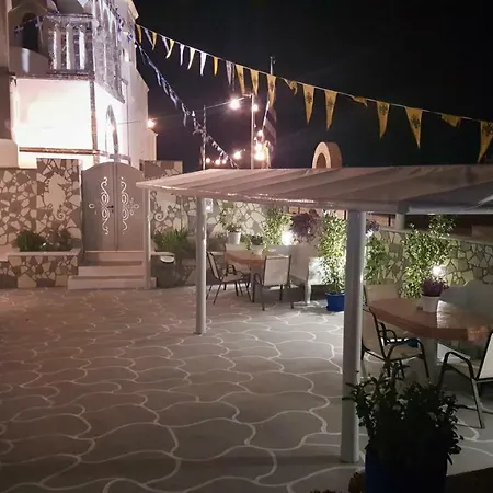 Pavlina Πανσιόν 4*