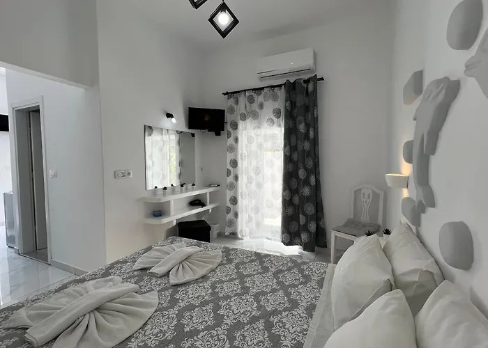 Pavlina Karterados (Santorini)